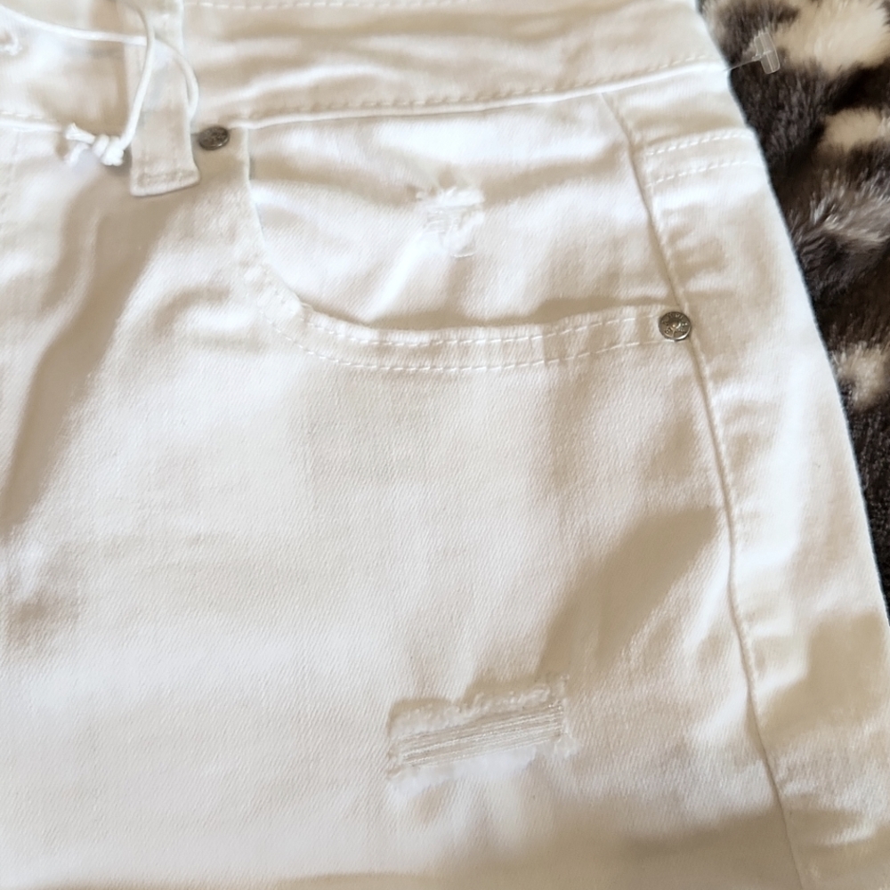NWT WHITE DENIUM SHORTS - Picture 5 of 9